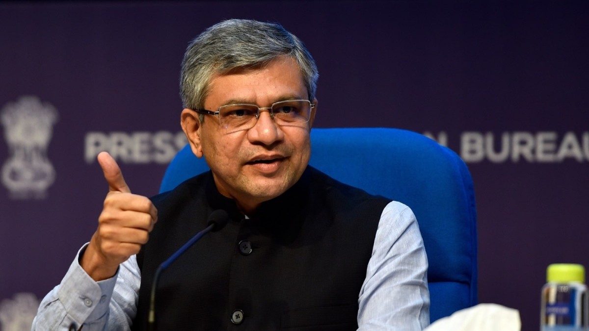 रेल मंत्री अश्विनी वैष्णव ने यात्रियों की सुविधा, सुरक्षा और सफाई को दी प्राथमिकता